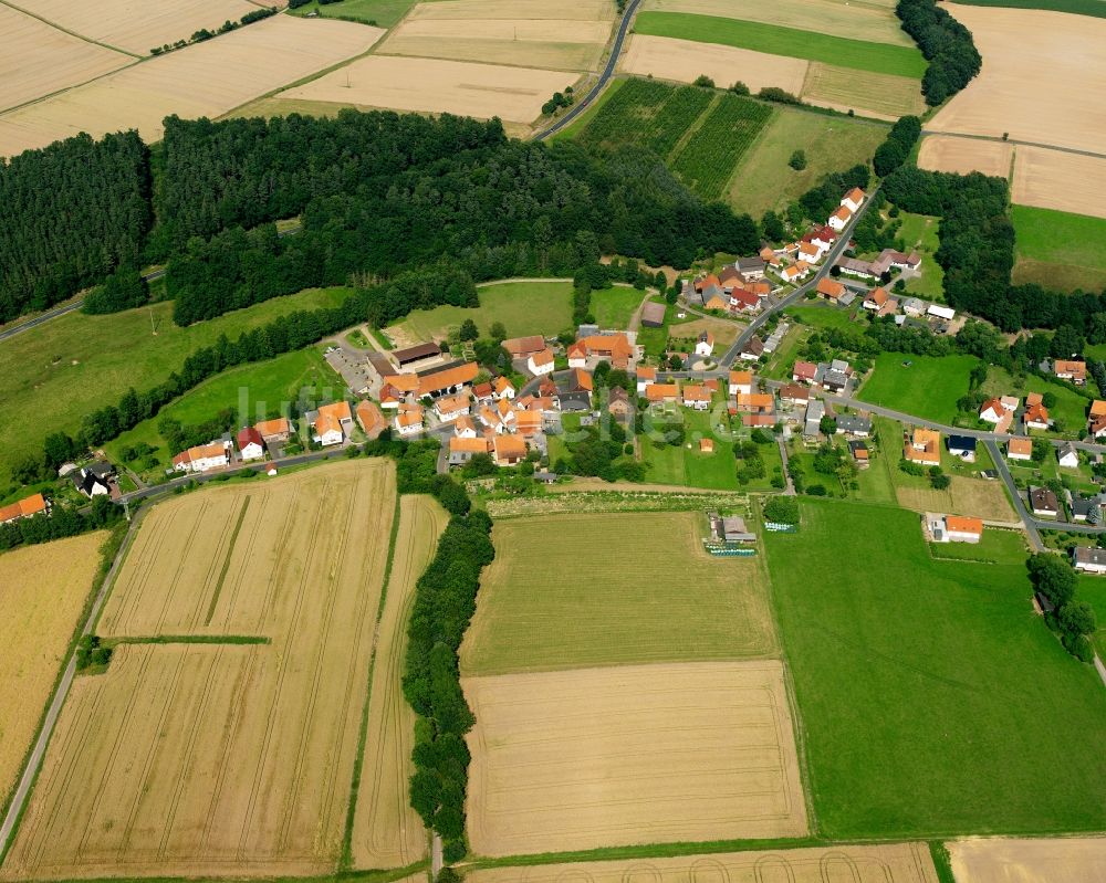 Luftaufnahme Raßdorf - Dorfkern am Feldrand in Raßdorf im Bundesland Hessen, Deutschland
