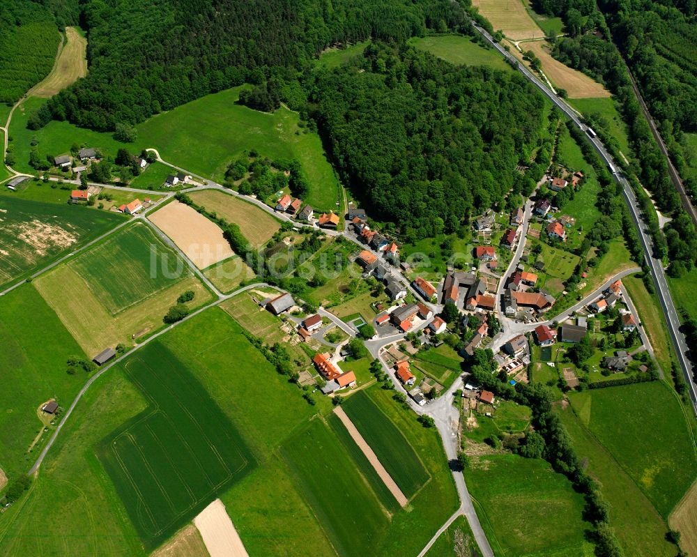 Luftaufnahme Rautenhausen - Dorfkern am Feldrand in Rautenhausen im Bundesland Hessen, Deutschland