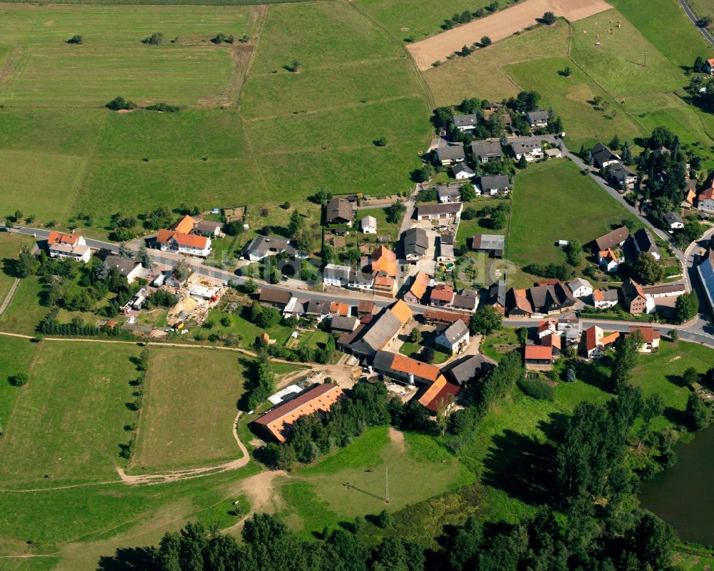 Rehbach aus der Vogelperspektive: Dorfkern am Feldrand in Rehbach im Bundesland Hessen, Deutschland