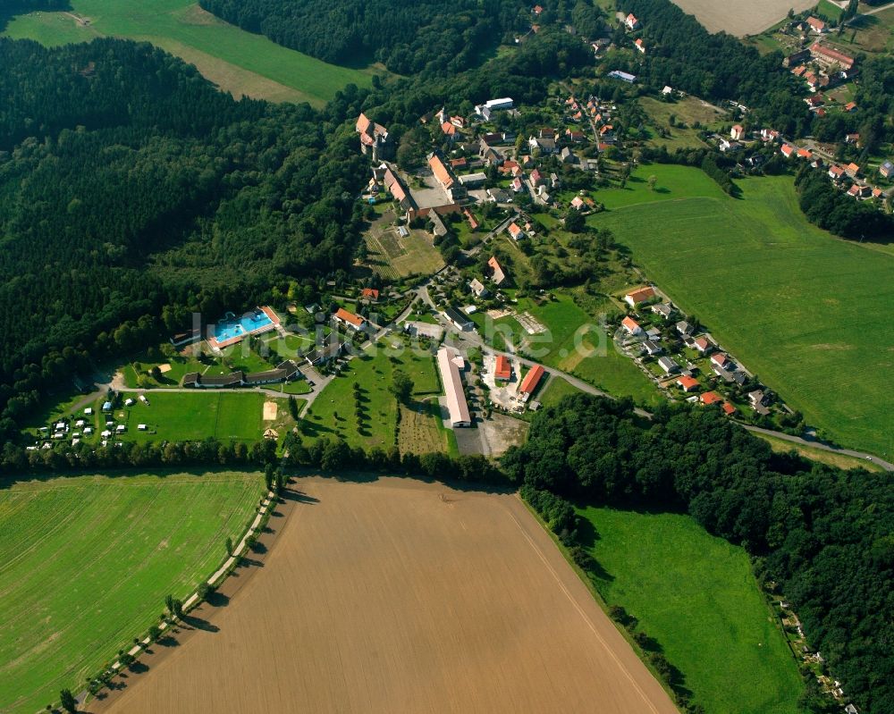 Luftaufnahme Reinsberg - Dorfkern am Feldrand in Reinsberg im Bundesland Sachsen, Deutschland