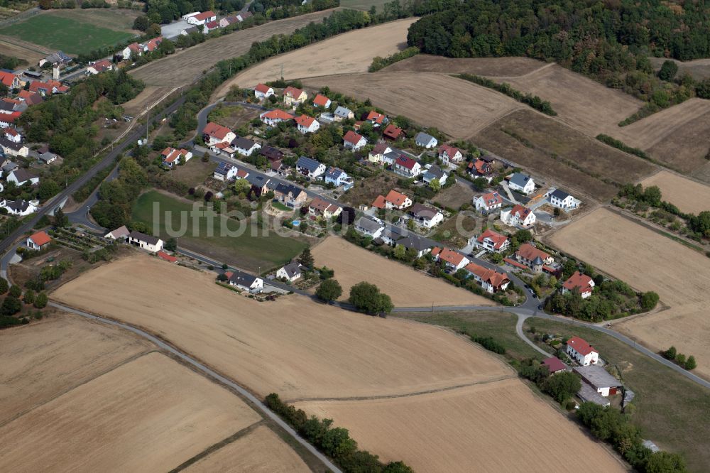Reuchelheim aus der Vogelperspektive: Dorfkern am Feldrand in Reuchelheim im Bundesland Bayern, Deutschland