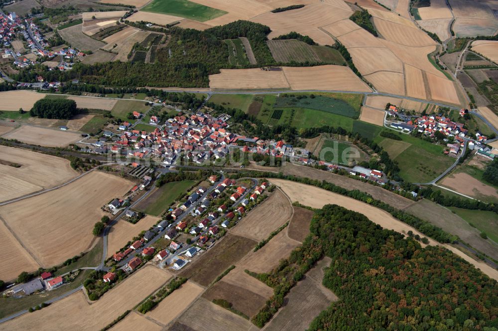 Luftaufnahme Reuchelheim - Dorfkern am Feldrand in Reuchelheim im Bundesland Bayern, Deutschland