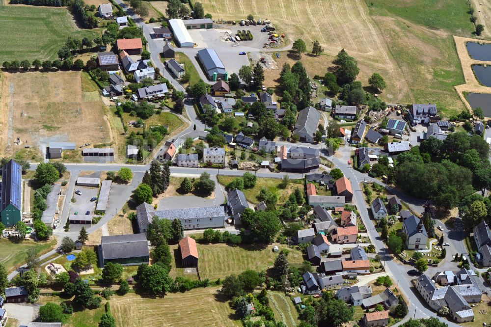 Reuth von oben - Dorfkern am Feldrand in Reuth im Bundesland Sachsen, Deutschland