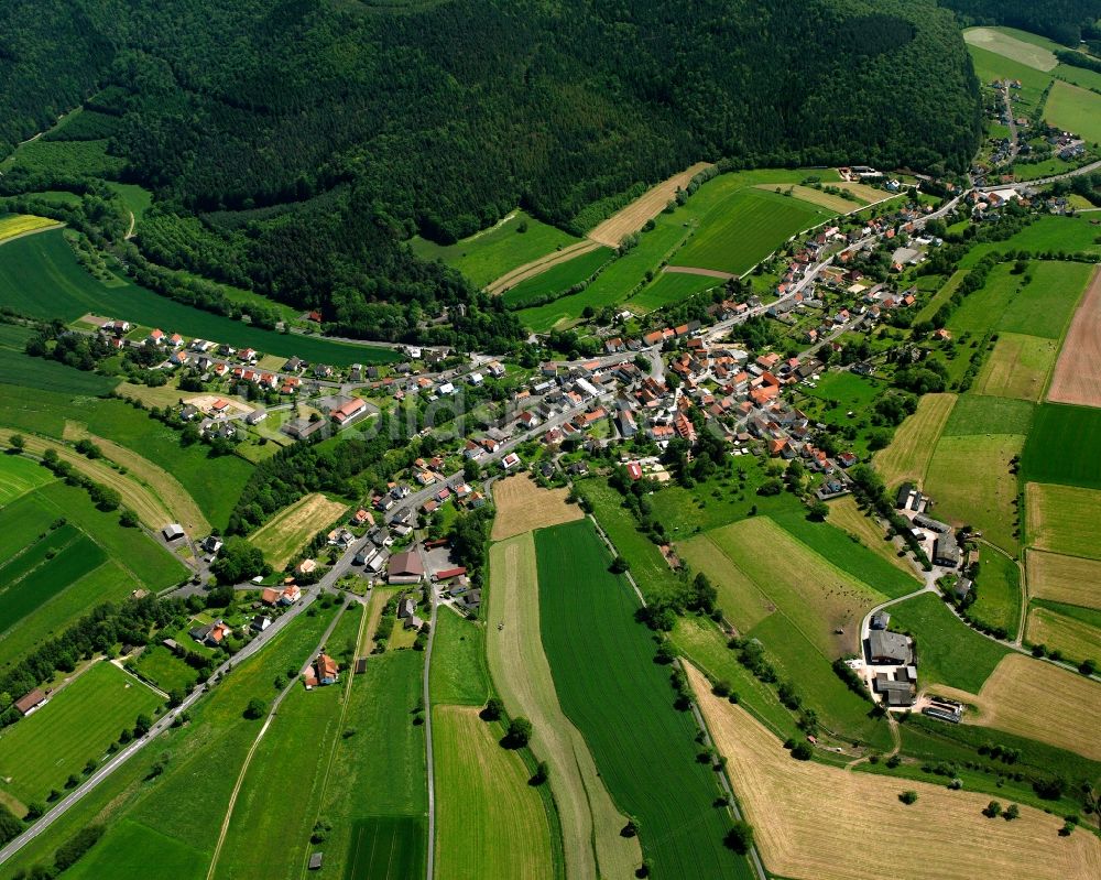 Richelsdorf aus der Vogelperspektive: Dorfkern am Feldrand in Richelsdorf im Bundesland Hessen, Deutschland