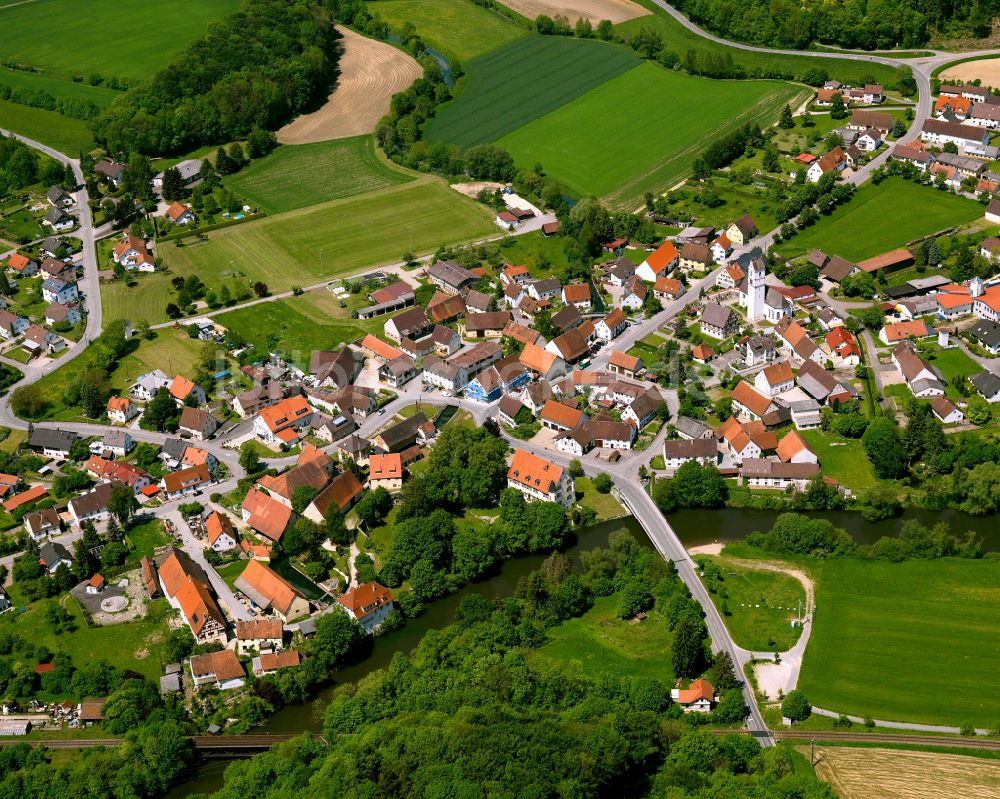 Riedlingen von oben - Dorfkern am Feldrand in Riedlingen im Bundesland Baden-Württemberg, Deutschland