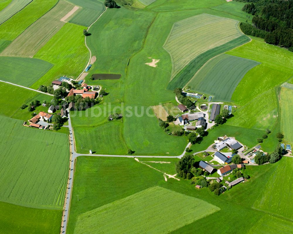 Rieglersreuth von oben - Dorfkern am Feldrand in Rieglersreuth im Bundesland Bayern, Deutschland