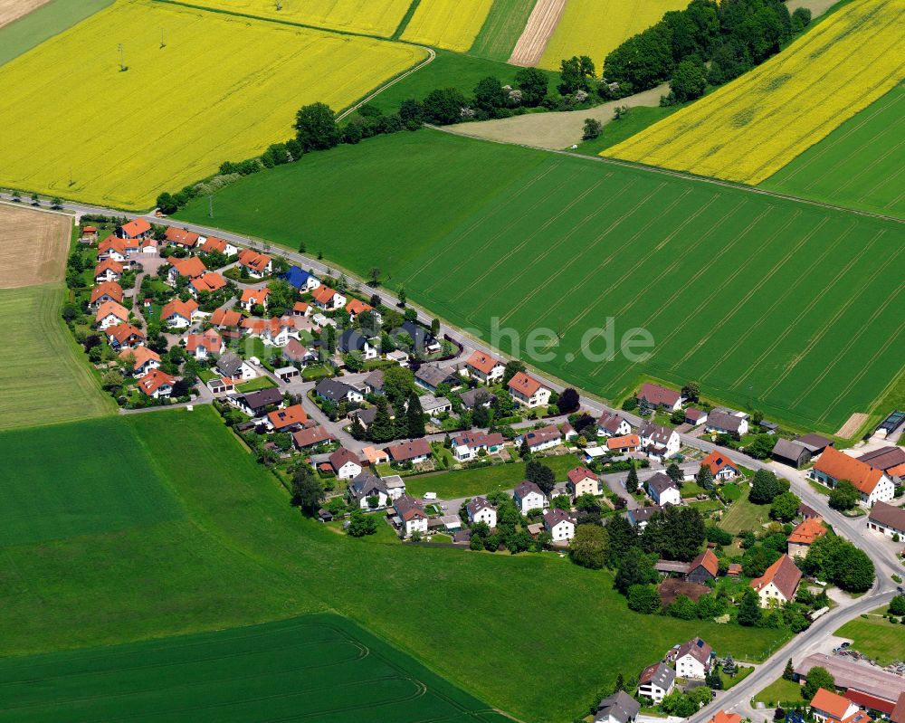 Luftaufnahme Rindenmoos - Dorfkern am Feldrand in Rindenmoos im Bundesland Baden-Württemberg, Deutschland