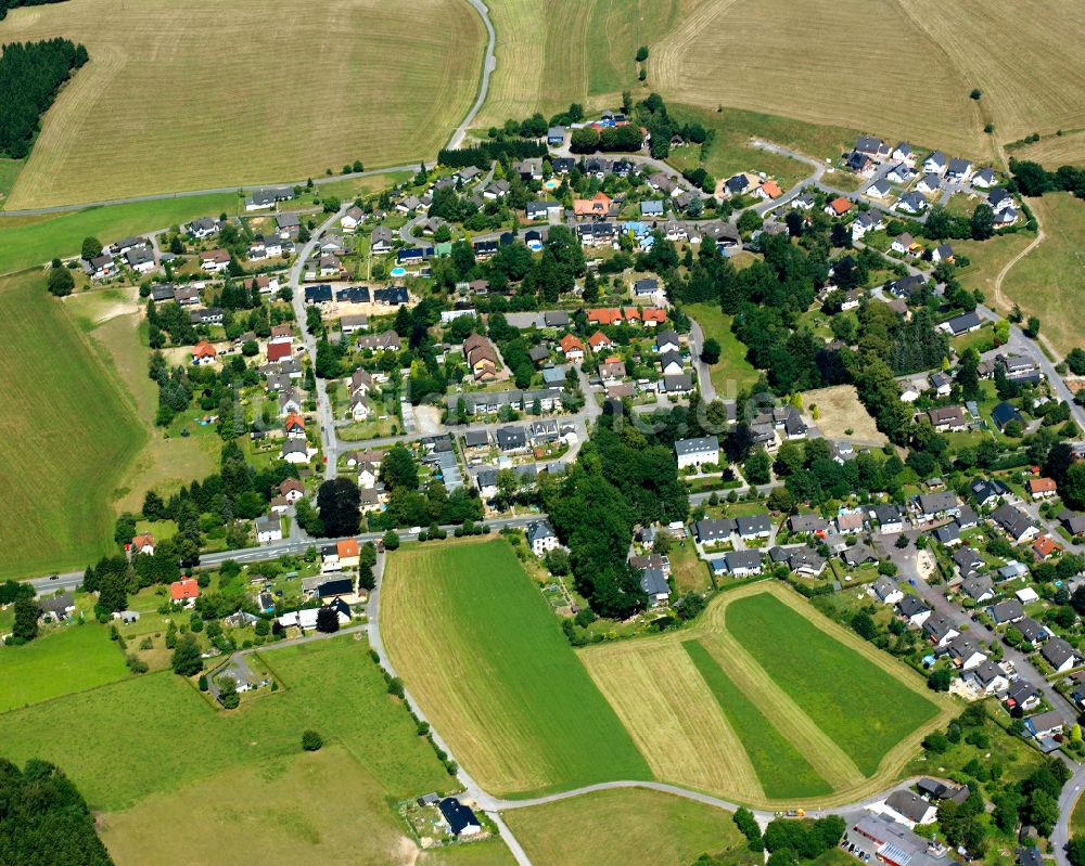 Rönsahl aus der Vogelperspektive: Dorfkern am Feldrand in Rönsahl im Bundesland Nordrhein-Westfalen, Deutschland