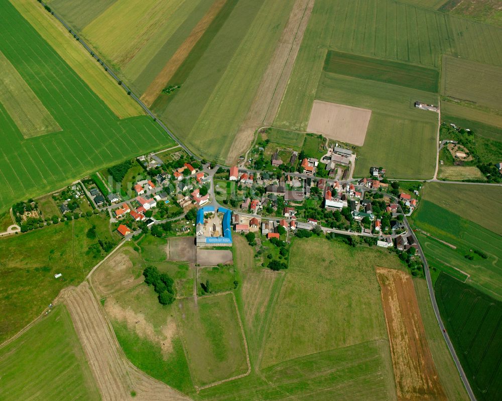 Roda aus der Vogelperspektive: Dorfkern am Feldrand in Roda im Bundesland Sachsen, Deutschland