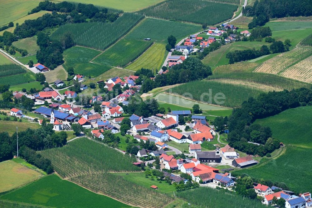 Rohr von oben - Dorfkern am Feldrand in Rohr im Bundesland Bayern, Deutschland