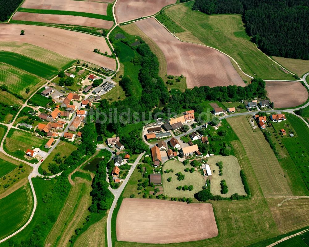 Rosenbach von oben - Dorfkern am Feldrand in Rosenbach im Bundesland Bayern, Deutschland