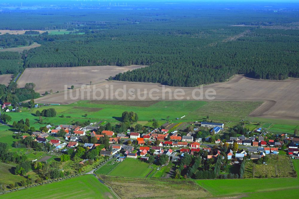 Rossow von oben - Dorfkern am Feldrand in Rossow im Bundesland Brandenburg, Deutschland