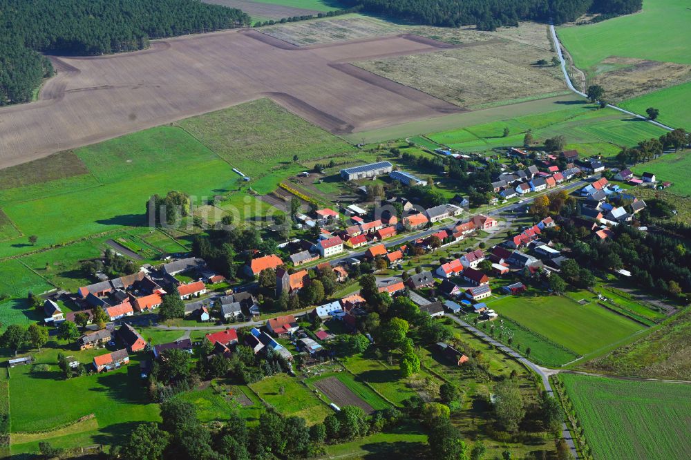 Rossow von oben - Dorfkern am Feldrand in Rossow im Bundesland Brandenburg, Deutschland