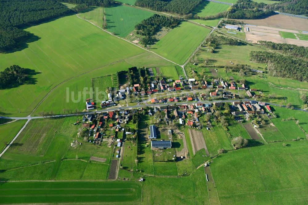 Luftbild Rossow - Dorfkern am Feldrand in Rossow im Bundesland Brandenburg, Deutschland