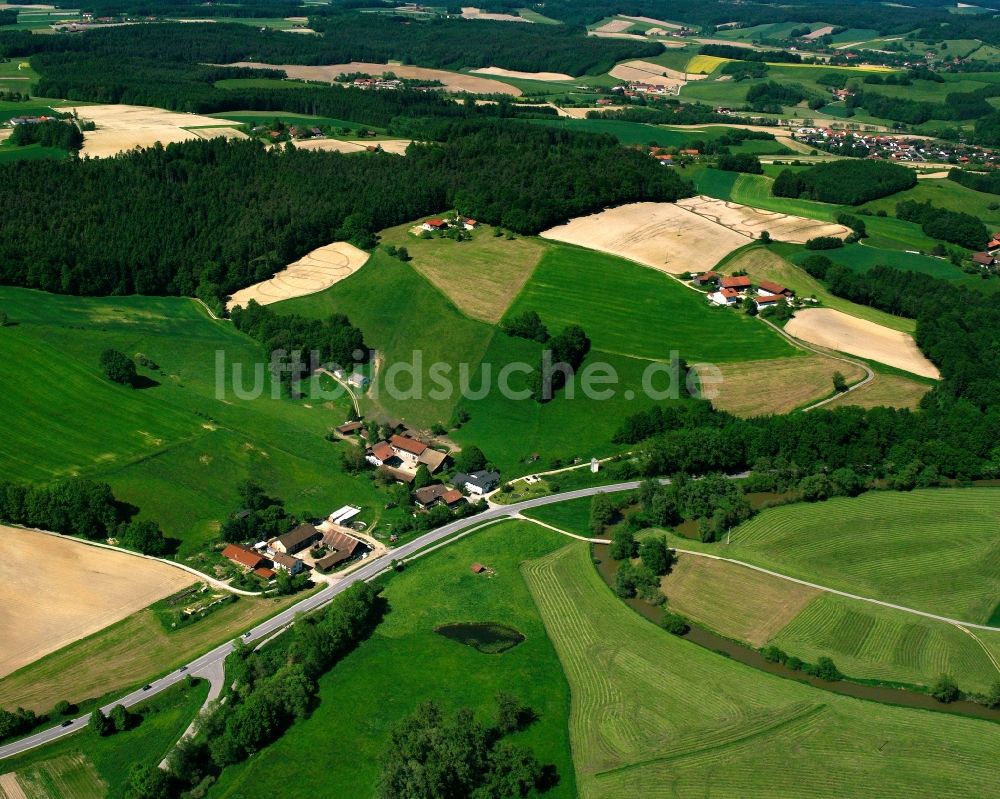Luftbild Rott - Dorfkern am Feldrand in Rott im Bundesland Bayern, Deutschland