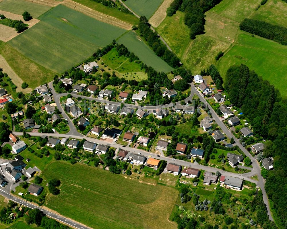 Rötsweiler-Nockenthal aus der Vogelperspektive: Dorfkern am Feldrand in Rötsweiler-Nockenthal im Bundesland Rheinland-Pfalz, Deutschland
