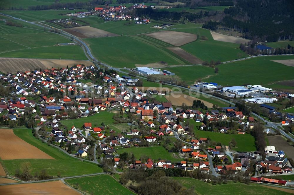 Luftbild Rugendorf - Dorfkern am Feldrand in Rugendorf im Bundesland Bayern, Deutschland