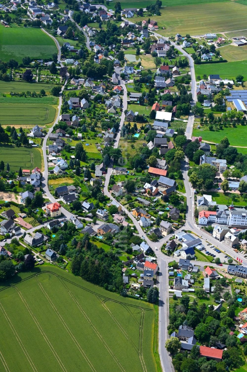 Rußdorf aus der Vogelperspektive: Dorfkern am Feldrand in Rußdorf im Bundesland Sachsen, Deutschland