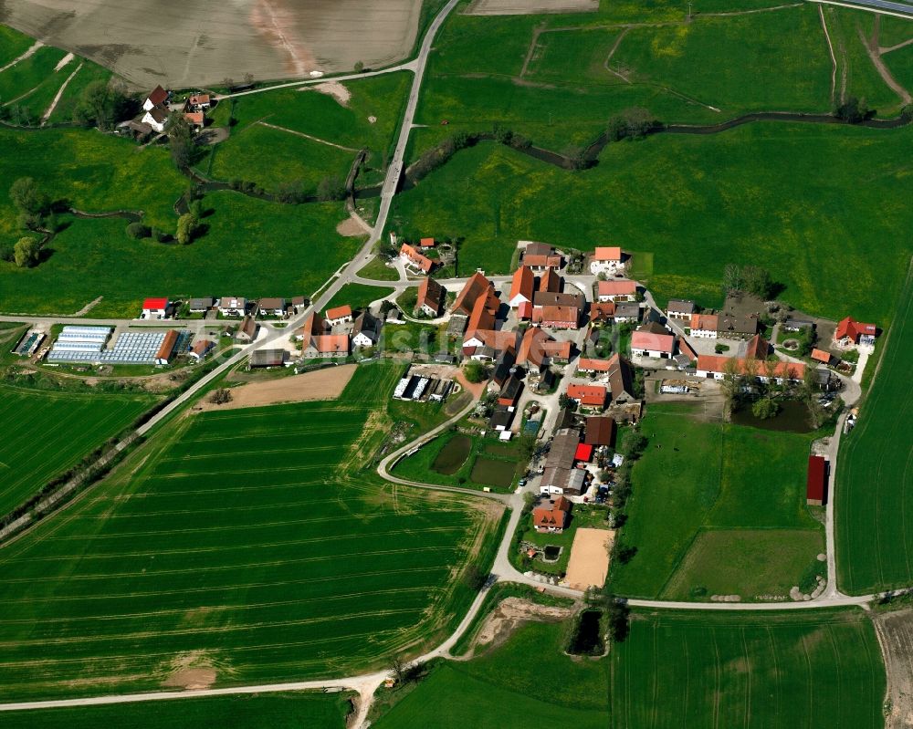 Luftaufnahme Rutzendorf - Dorfkern am Feldrand in Rutzendorf im Bundesland Bayern, Deutschland