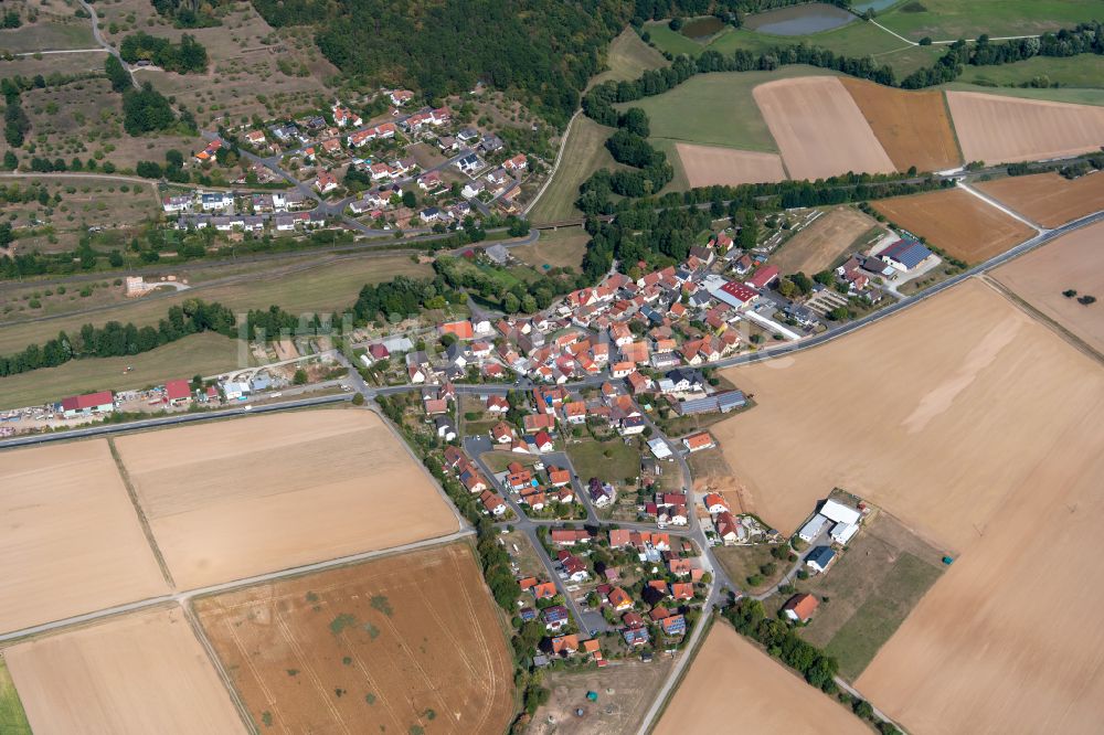 Sachsenheim von oben - Dorfkern am Feldrand in Sachsenheim im Bundesland Bayern, Deutschland