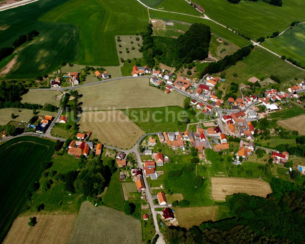 Schachtebich von oben - Dorfkern am Feldrand in Schachtebich im Bundesland Thüringen, Deutschland