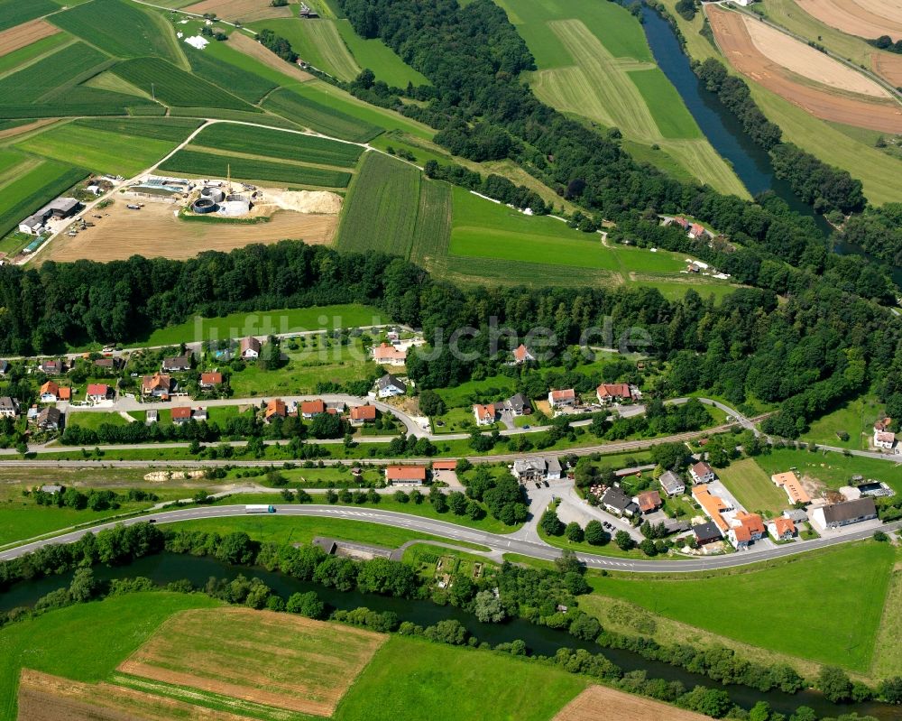 Scheer aus der Vogelperspektive: Dorfkern am Feldrand in Scheer im Bundesland Baden-Württemberg, Deutschland