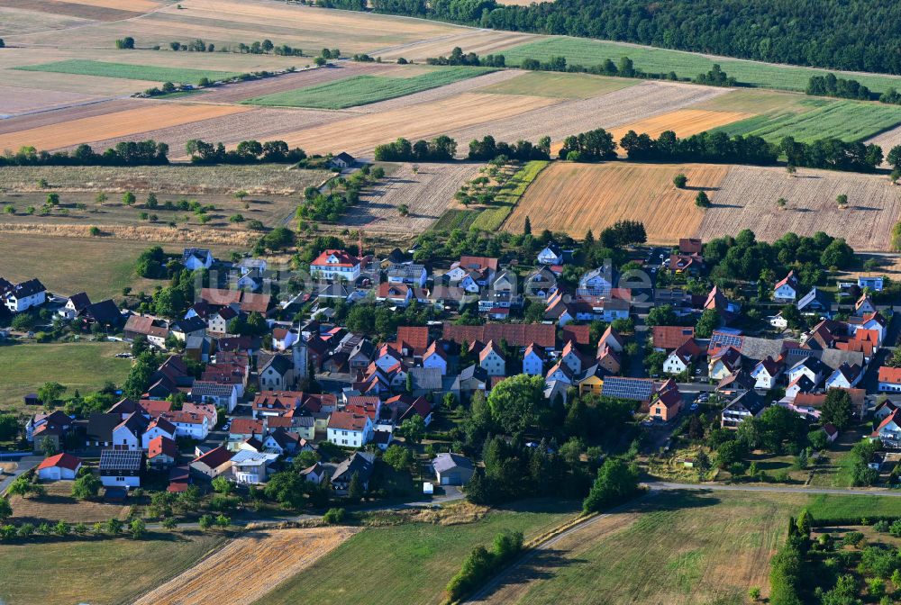 Schlimpfhof von oben - Dorfkern am Feldrand in Schlimpfhof im Bundesland Bayern, Deutschland