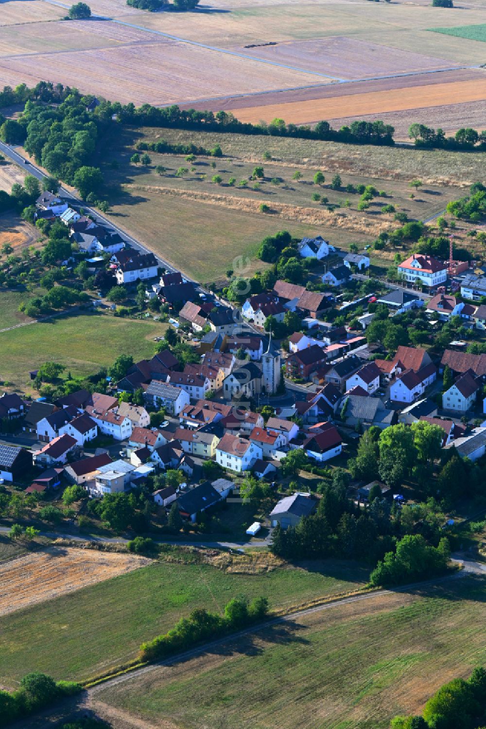 Luftbild Schlimpfhof - Dorfkern am Feldrand in Schlimpfhof im Bundesland Bayern, Deutschland