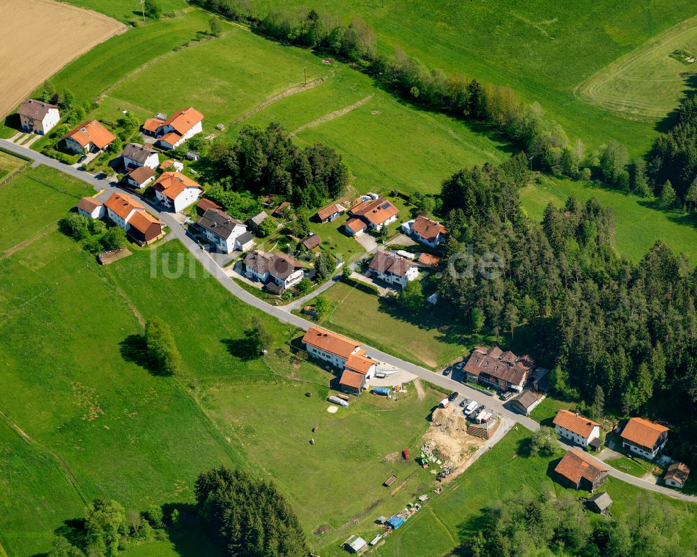 Luftaufnahme Schönanger - Dorfkern am Feldrand in Schönanger im Bundesland Bayern, Deutschland