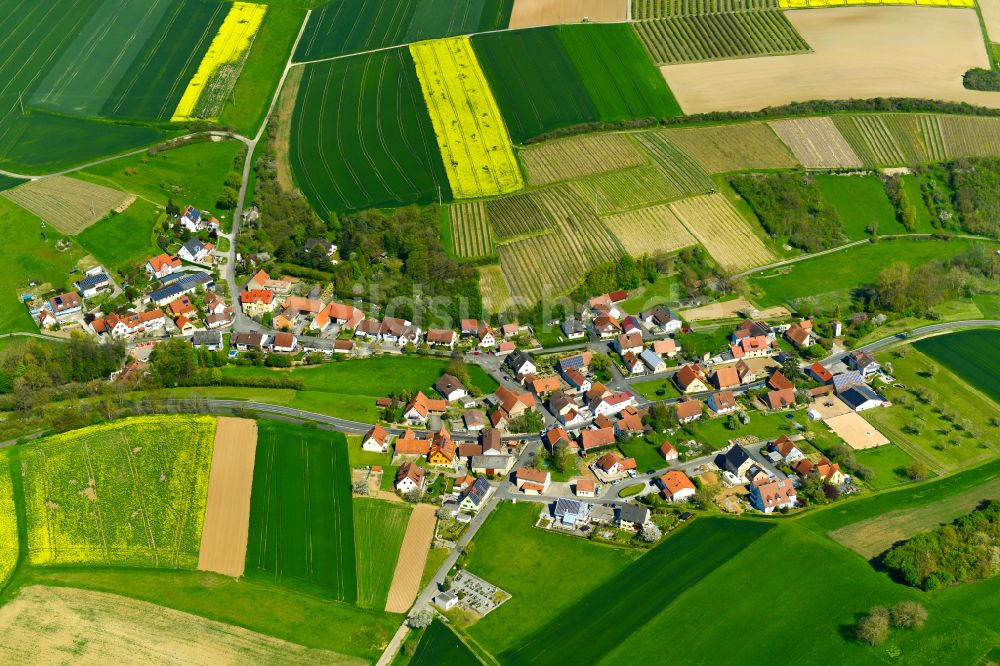 Schnepfenbach von oben - Dorfkern am Feldrand in Schnepfenbach im Bundesland Bayern, Deutschland