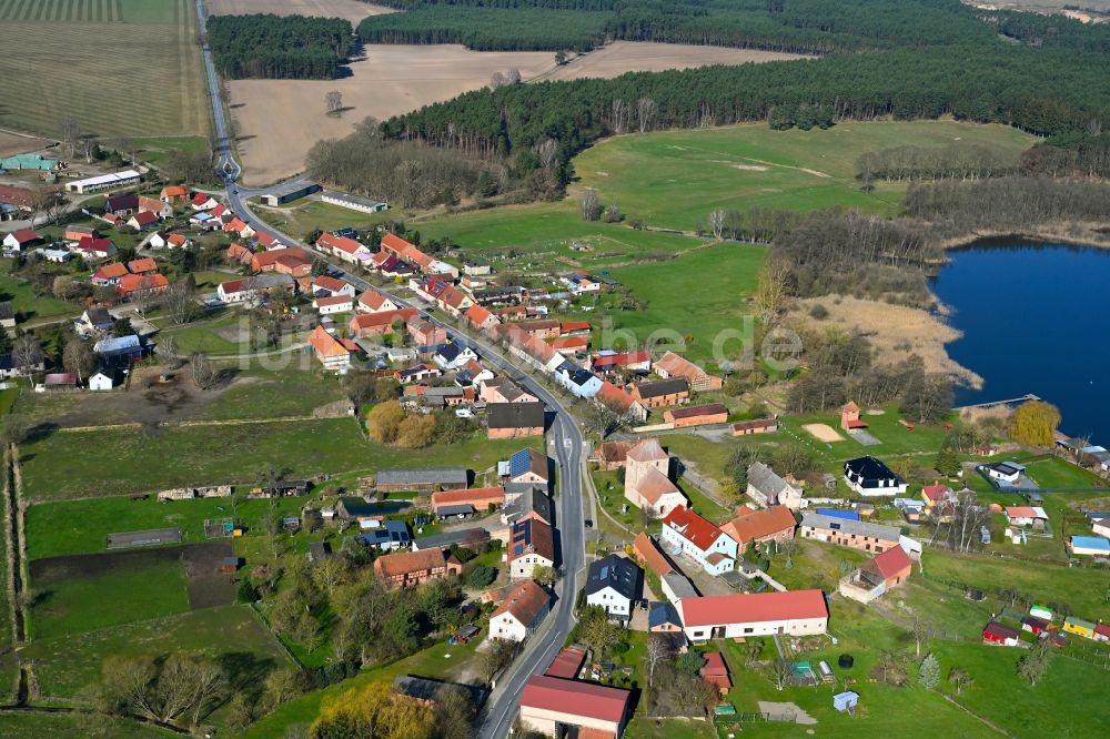 Luftaufnahme Schweinrich - Dorfkern am Feldrand in Schweinrich im Bundesland Brandenburg, Deutschland