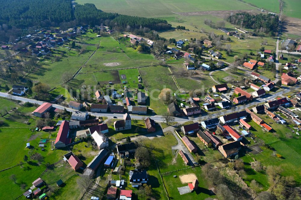 Luftbild Schweinrich - Dorfkern am Feldrand in Schweinrich im Bundesland Brandenburg, Deutschland