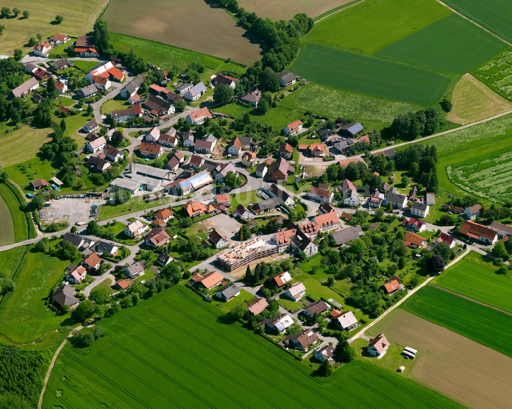 Luftaufnahme Schwendi - Dorfkern am Feldrand in Schwendi im Bundesland Baden-Württemberg, Deutschland