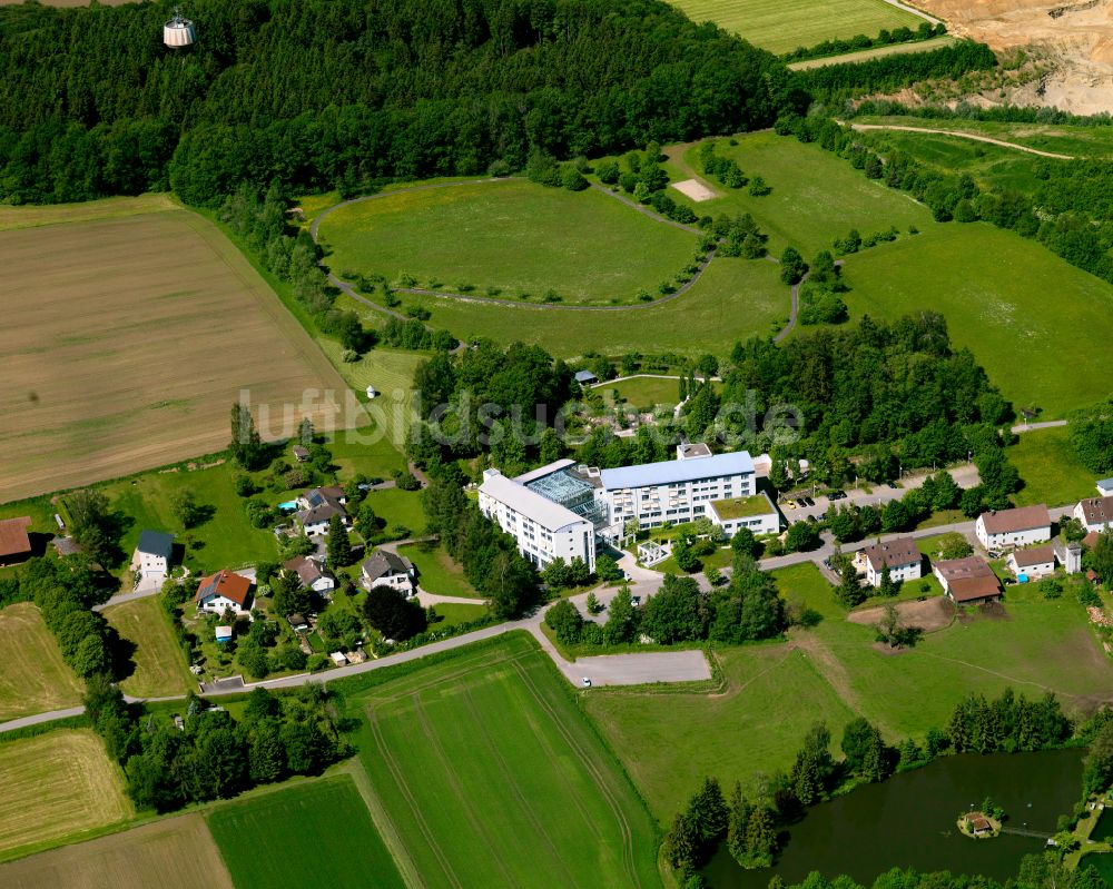 Luftbild Schwendi - Dorfkern am Feldrand in Schwendi im Bundesland Baden-Württemberg, Deutschland
