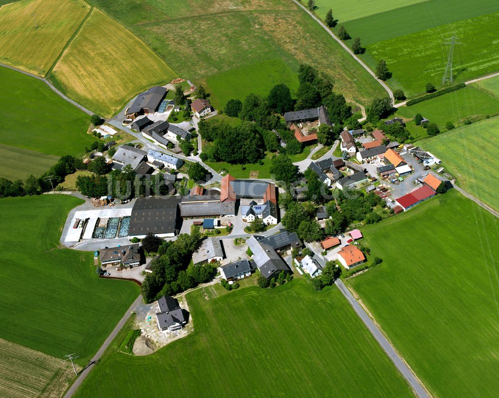 Luftaufnahme Schwingen - Dorfkern am Feldrand in Schwingen im Bundesland Bayern, Deutschland