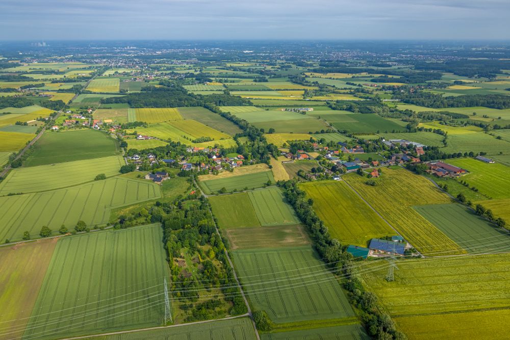 Luftbild Süddinker - Dorfkern am Feldrand in Süddinker im Bundesland Nordrhein-Westfalen, Deutschland