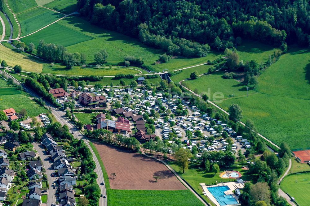 Seelbach aus der Vogelperspektive: Dorfkern am Feldrand in Seelbach im Bundesland Baden-Württemberg, Deutschland