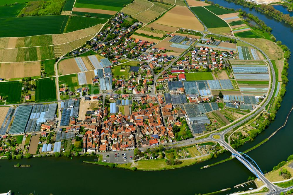 Luftaufnahme Segnitz - Dorfkern am Feldrand in Segnitz im Bundesland Bayern, Deutschland