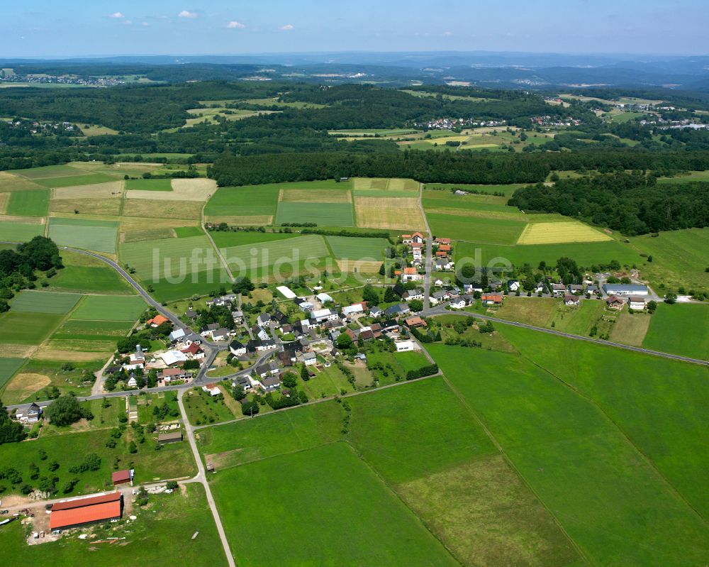 Seilhofen aus der Vogelperspektive: Dorfkern am Feldrand in Seilhofen im Bundesland Hessen, Deutschland