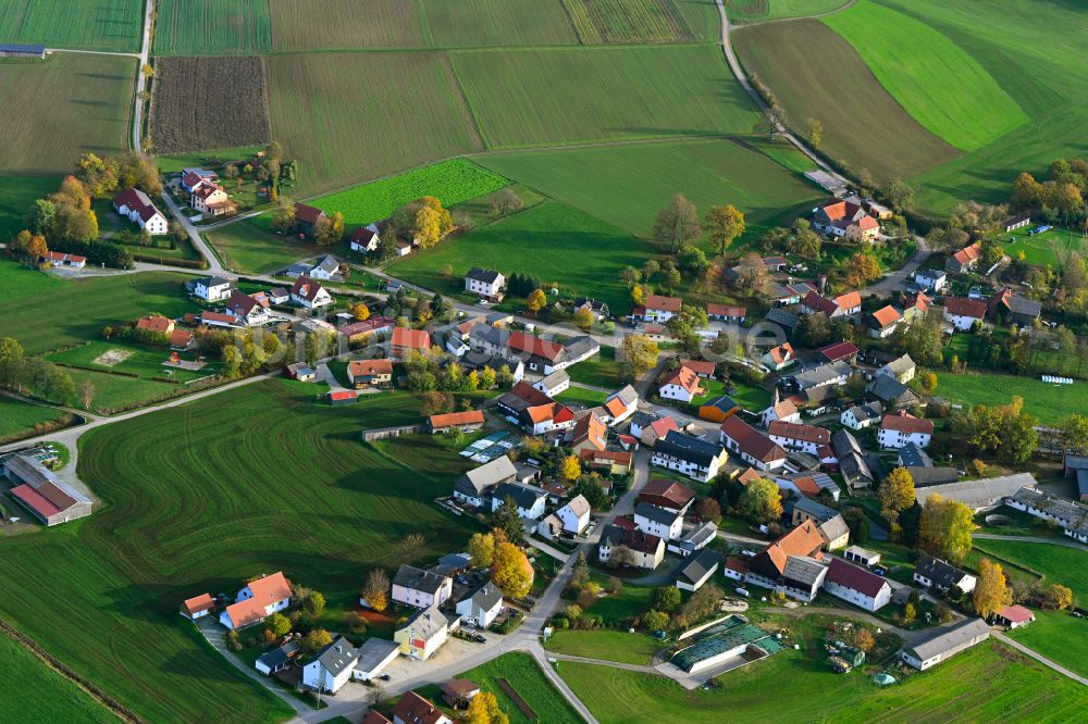 Selbitz von oben - Dorfkern am Feldrand in Selbitz im Bundesland Bayern, Deutschland