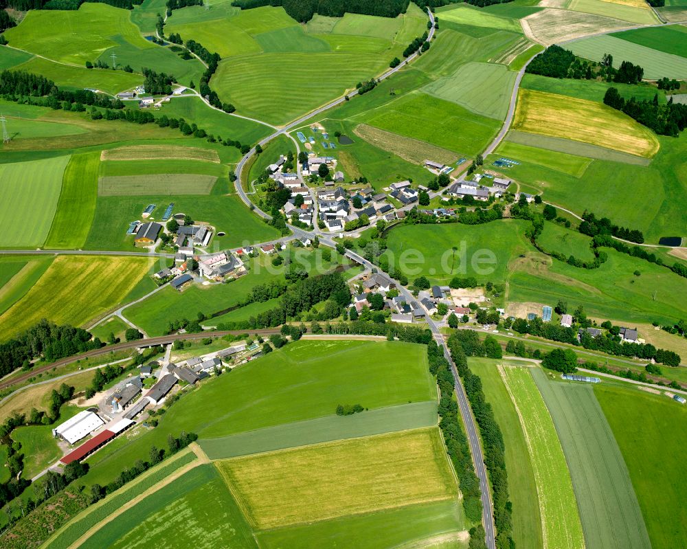 Seulbitz von oben - Dorfkern am Feldrand in Seulbitz im Bundesland Bayern, Deutschland
