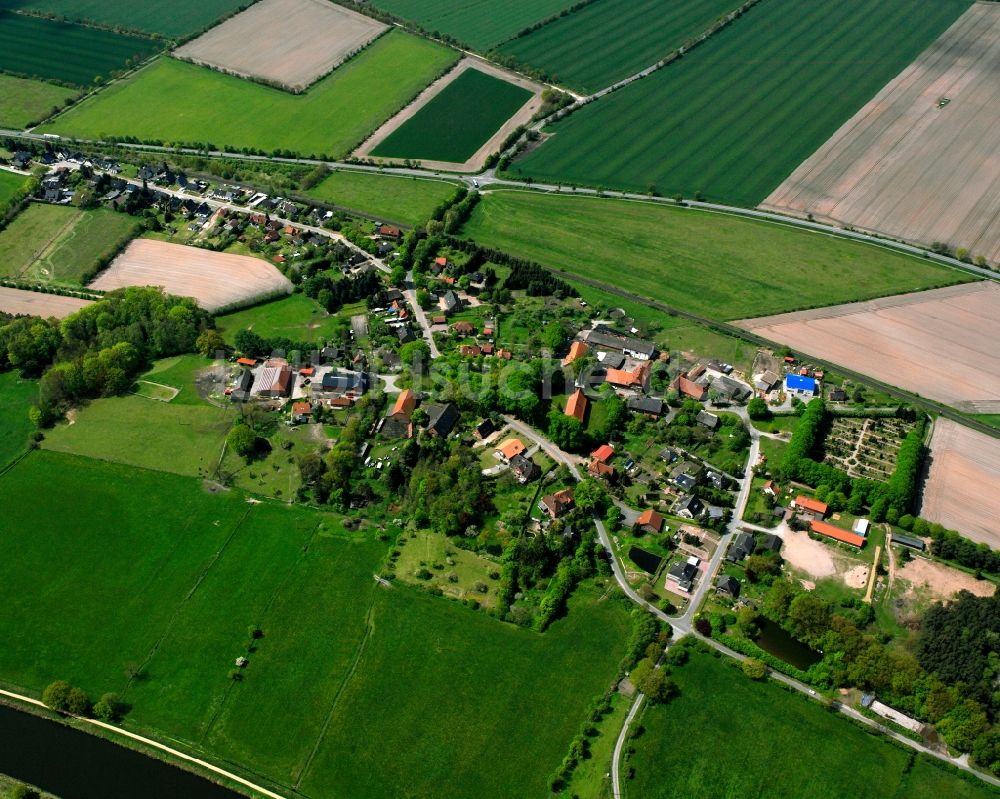 Luftaufnahme Siebeneichen - Dorfkern am Feldrand in Siebeneichen im Bundesland Schleswig-Holstein, Deutschland
