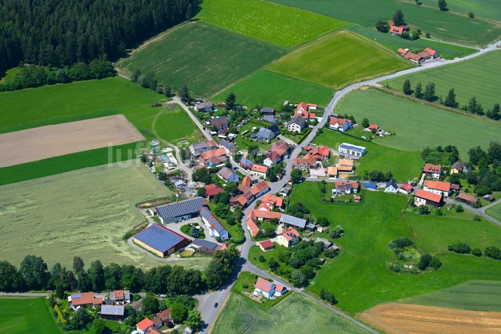 Luftaufnahme Siegritz - Dorfkern am Feldrand in Siegritz im Bundesland Bayern, Deutschland