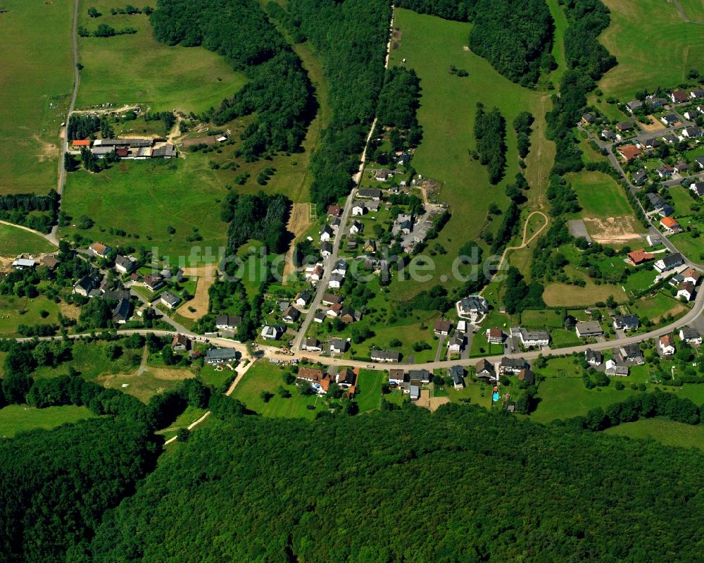 Siesbach von oben - Dorfkern am Feldrand in Siesbach im Bundesland Rheinland-Pfalz, Deutschland