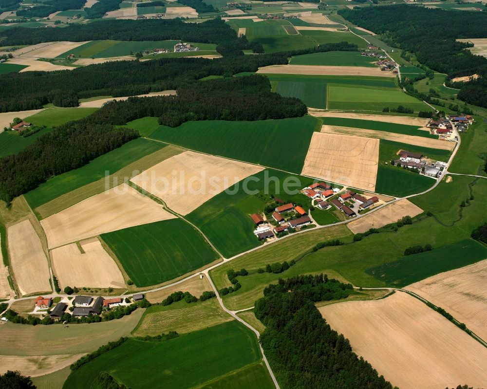 Luftaufnahme Sillaching - Dorfkern am Feldrand in Sillaching im Bundesland Bayern, Deutschland