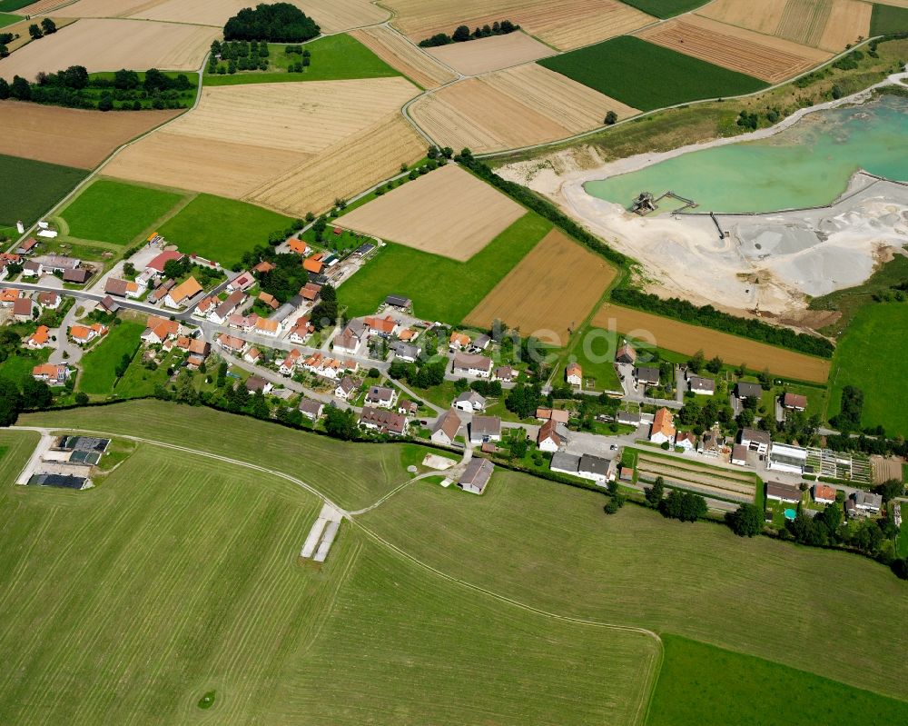 Luftaufnahme Spöck - Dorfkern am Feldrand in Spöck im Bundesland Baden-Württemberg, Deutschland