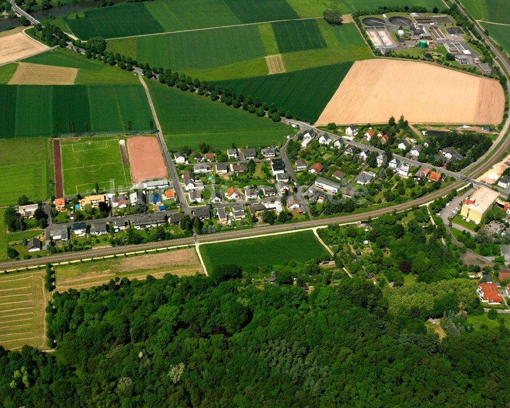 Luftaufnahme Staffel - Dorfkern am Feldrand in Staffel im Bundesland Hessen, Deutschland