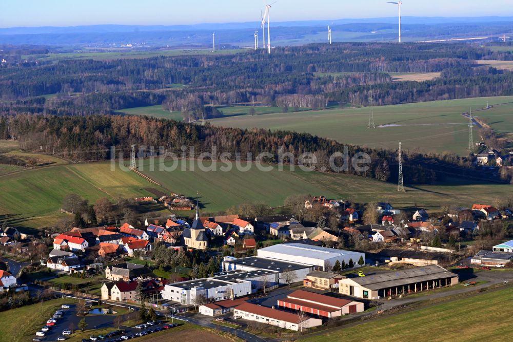Staitz aus der Vogelperspektive: Dorfkern am Feldrand in Staitz im Bundesland Thüringen, Deutschland