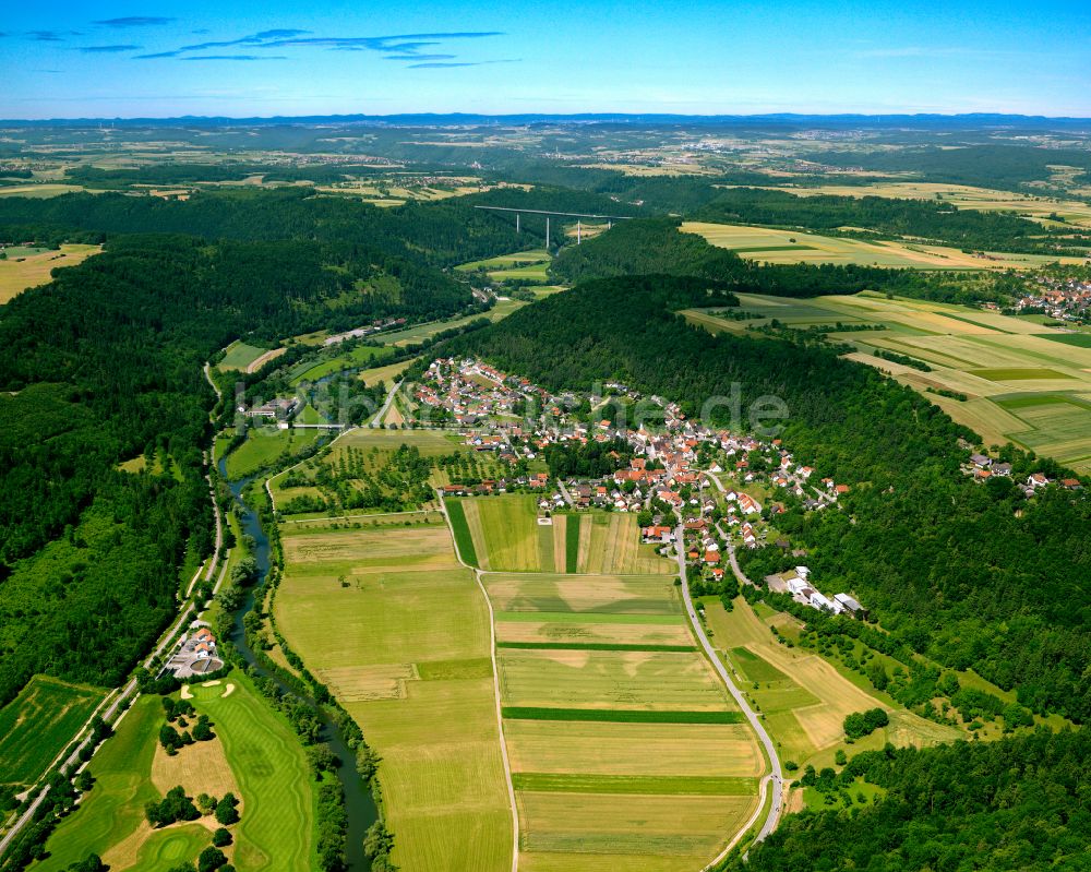Starzach aus der Vogelperspektive: Dorfkern am Feldrand in Starzach im Bundesland Baden-Württemberg, Deutschland