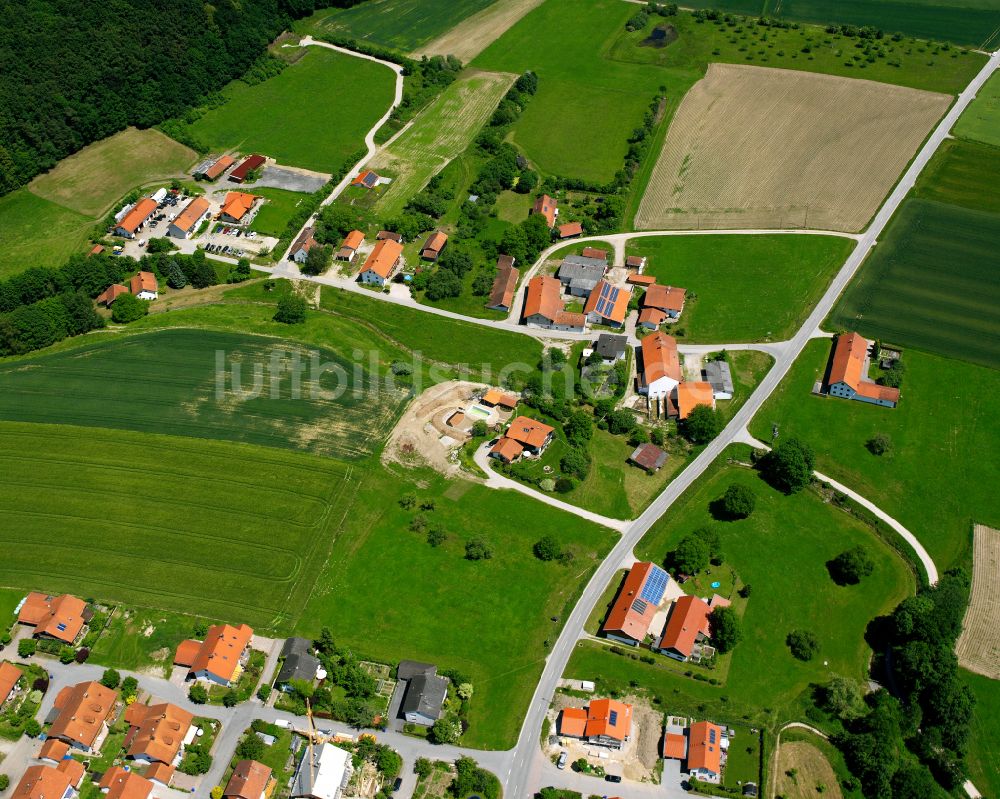 Steinbach von oben - Dorfkern am Feldrand in Steinbach im Bundesland Bayern, Deutschland